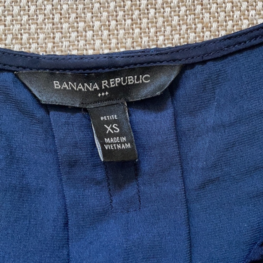 Banana Republic XS petite sleeveless top - Picture 2 of 4